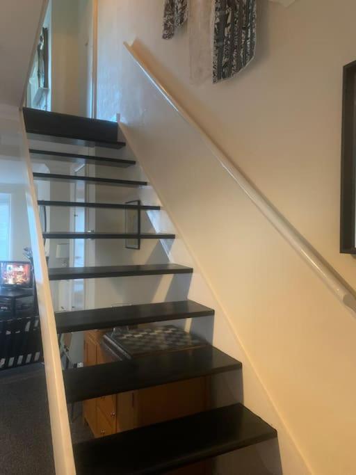Stylish 2 Bed Riverside House, 2 Kingsize Beds, Free Parking Саутгемптон