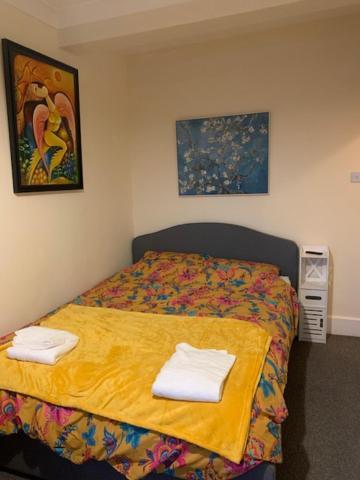 Stylish 2 Bed Riverside House, 2 Kingsize Beds, Free Parking Дом отдыха