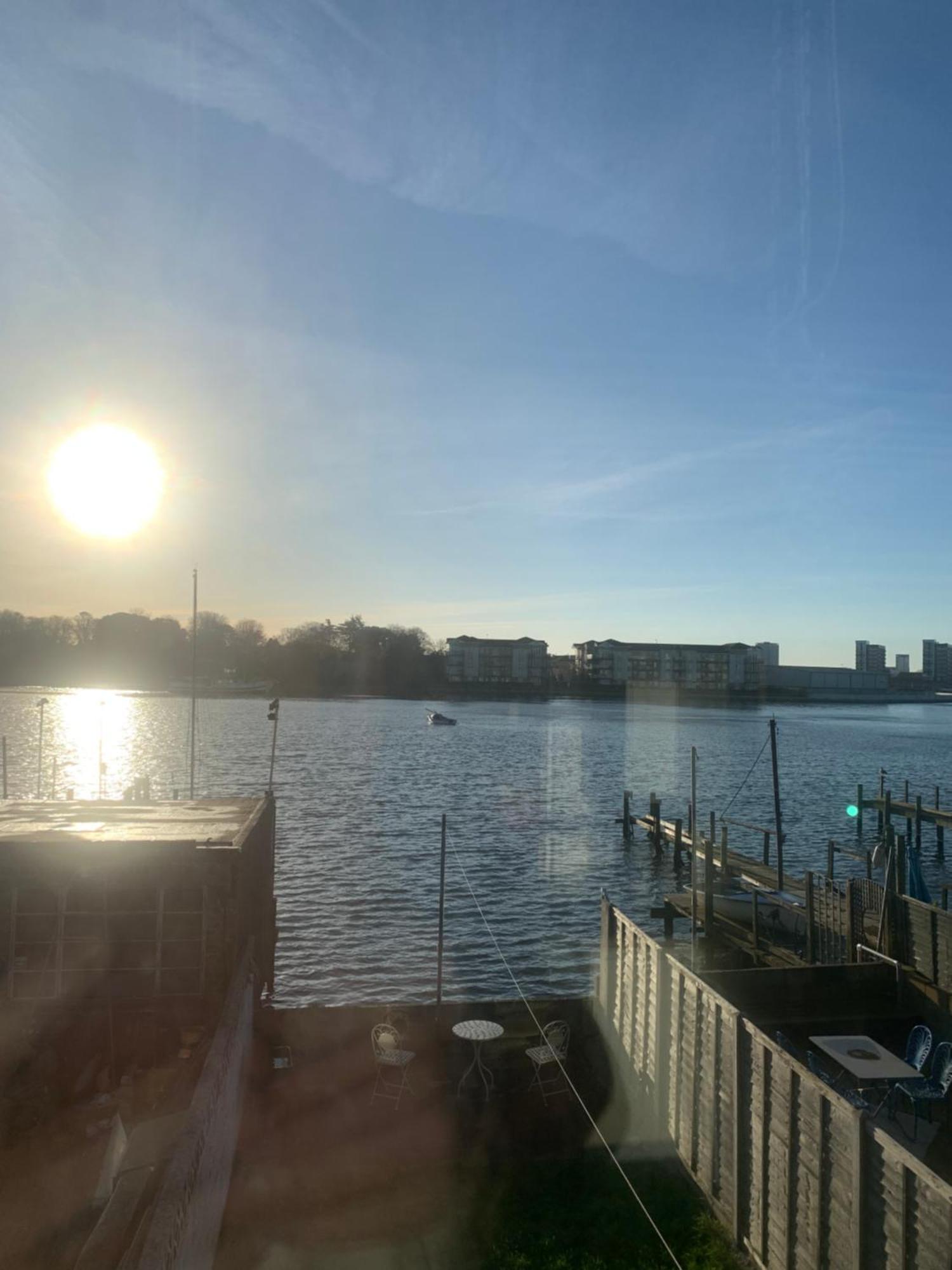 Дом отдыха Stylish 2 Bed Riverside House, 2 Kingsize Beds, Free Parking Саутгемптон